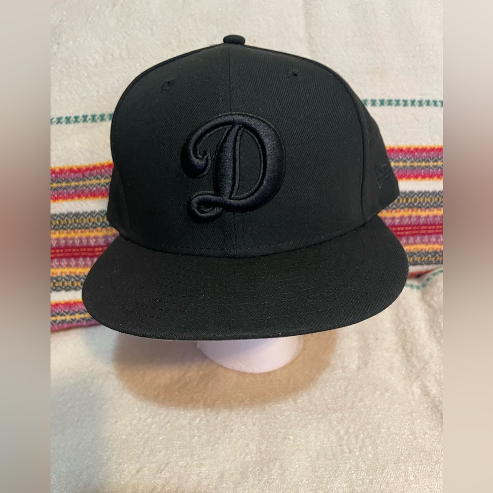NEW ERA 9FIFTY LOS
ANGELES DODGERS D
LOGO BASIC SNAPBACK -
BLACKOUT NWOT